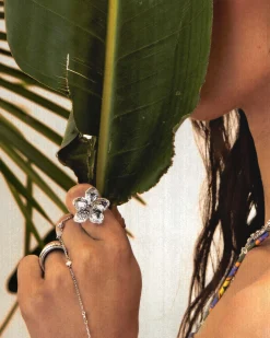 Bague Florale Texturée en Argent