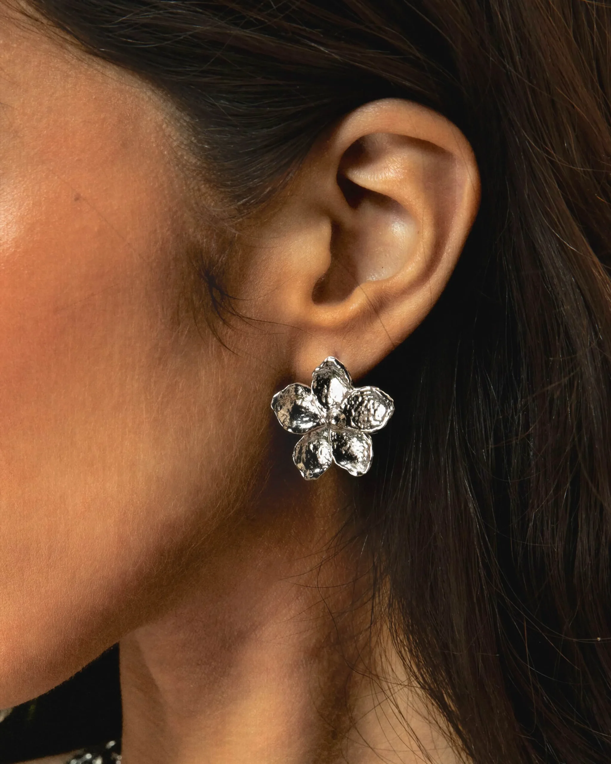 Boucles D'oreilles Florales texturées En argent