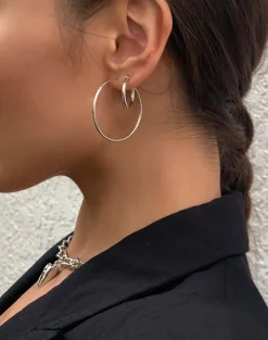 Les Boucles d'Oreilles Créoles Simples En Argent