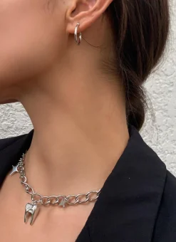 Les Boucles d'Oreilles Créoles Simples En Argent