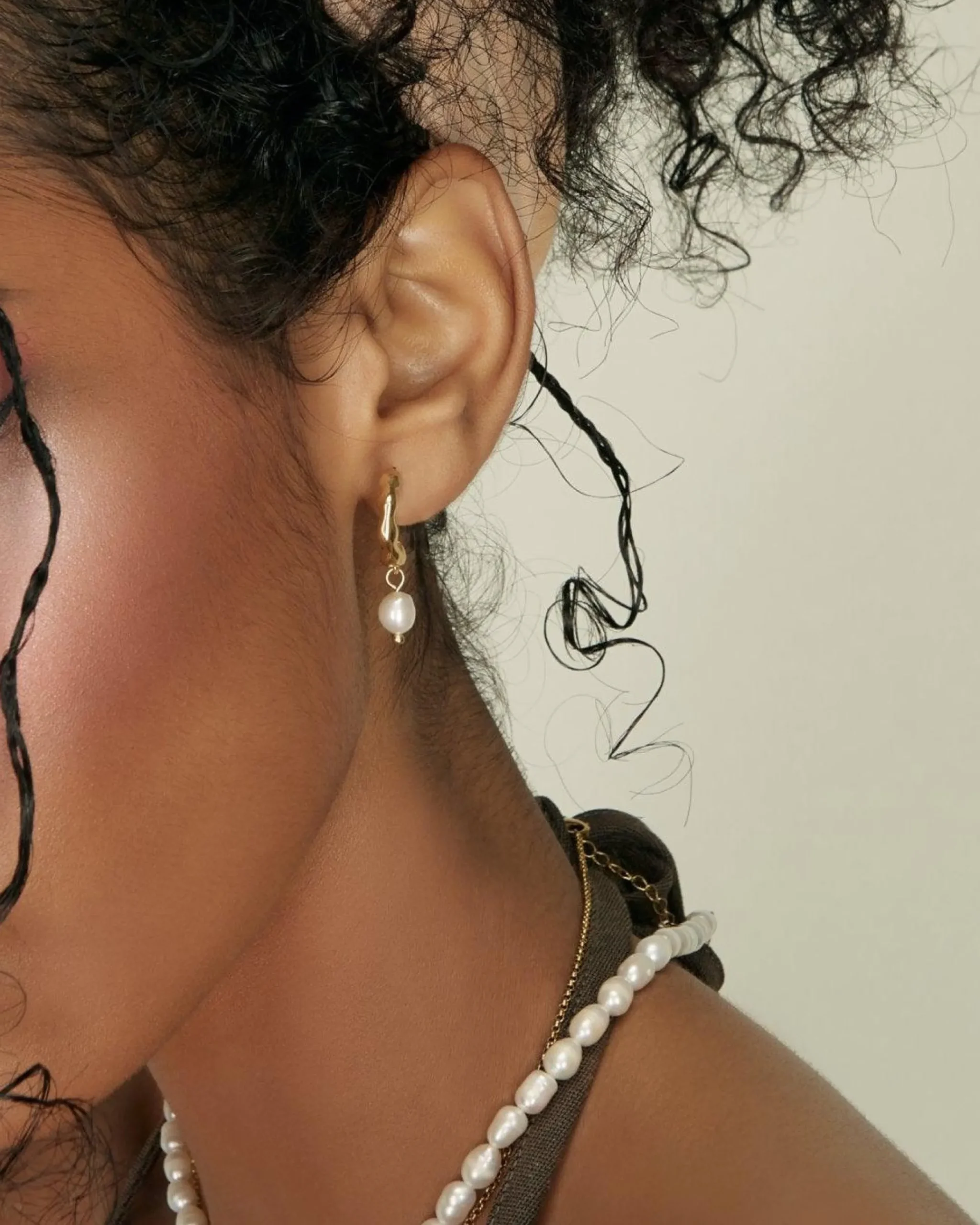 Les Boucles d'Oreilles Essentielles