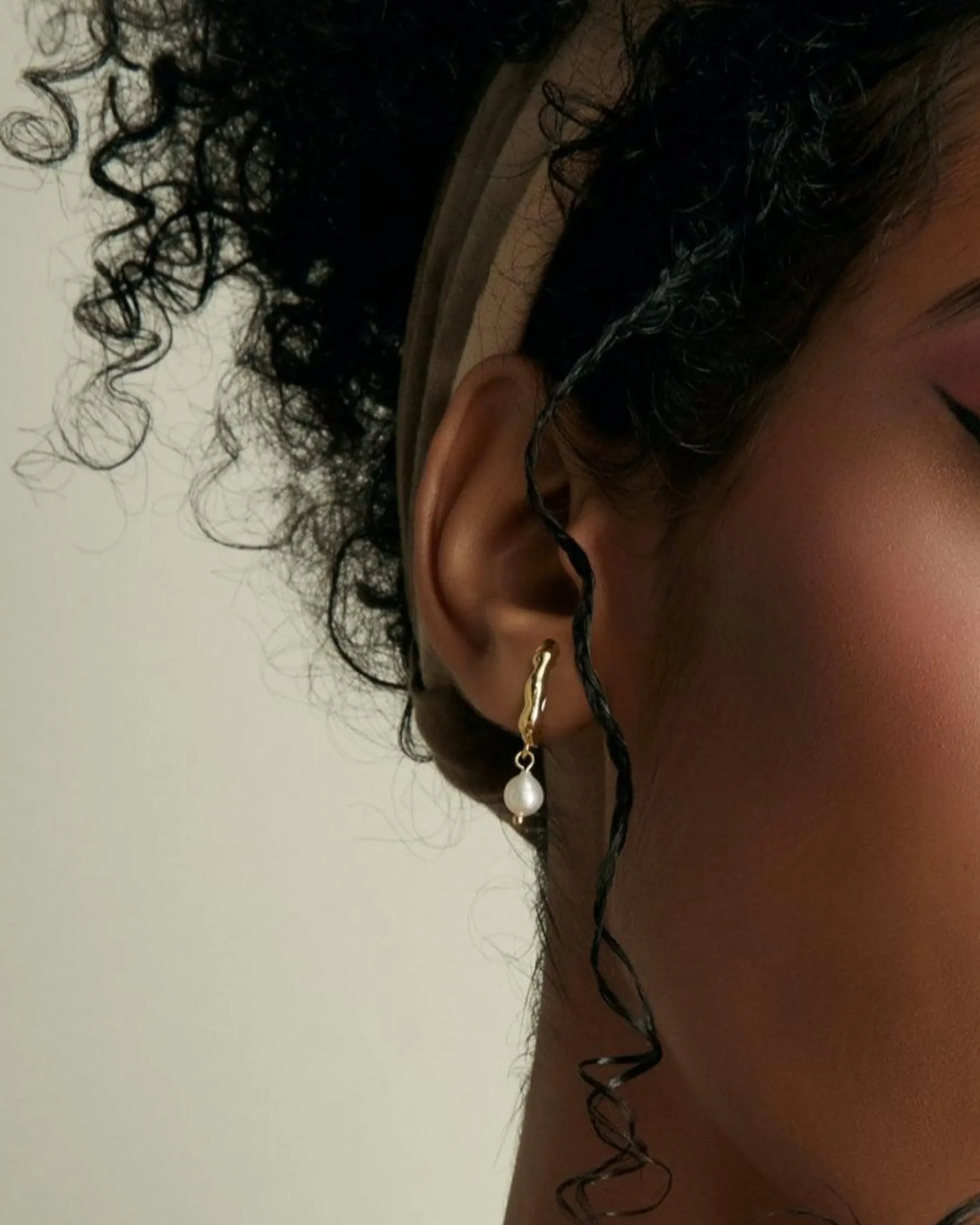Les Boucles d'Oreilles Essentielles